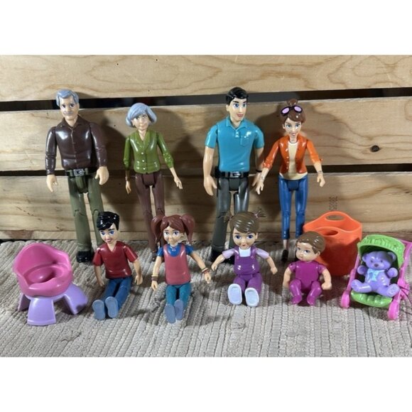 Sweet Li'l Family Dollhouse People Set of 11 Figures Grandpa Mom baby Kids Bag